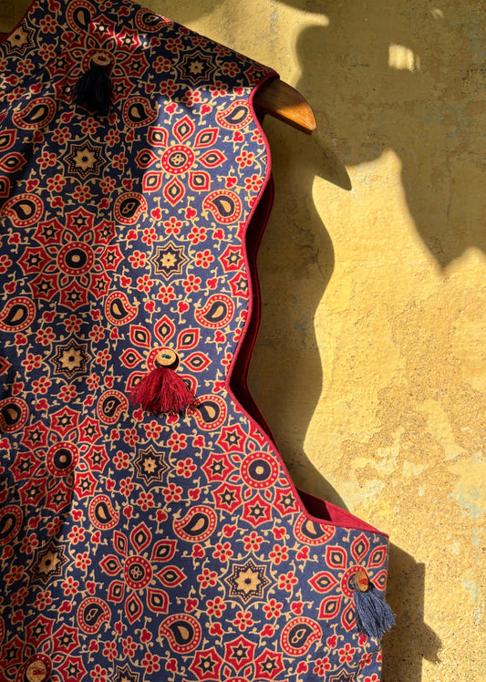 Maroon Printed Curvy Armhole Jacket | Jovi Fashion India