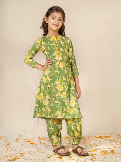 Jiyara Green Printed Kurta with Gathered Pant
