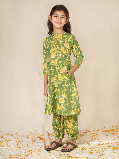 Jiyara Green Printed Kurta with Gathered Pant