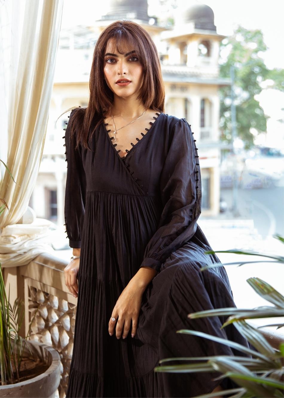 Buy Fashionable Black Looped Detailed Midi Dresses for Women