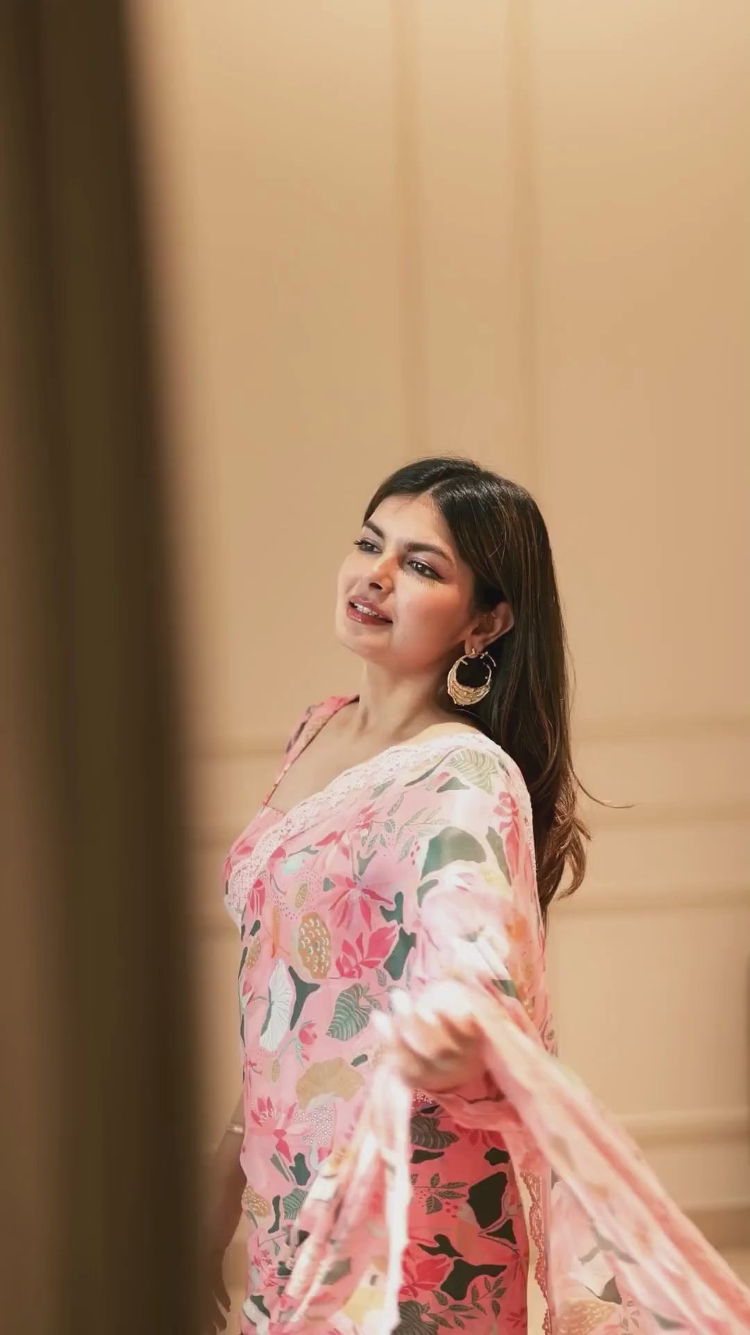 Pretty Chinon Chiffon Samyukta Pink Flowery Saree for Women - JOVI India